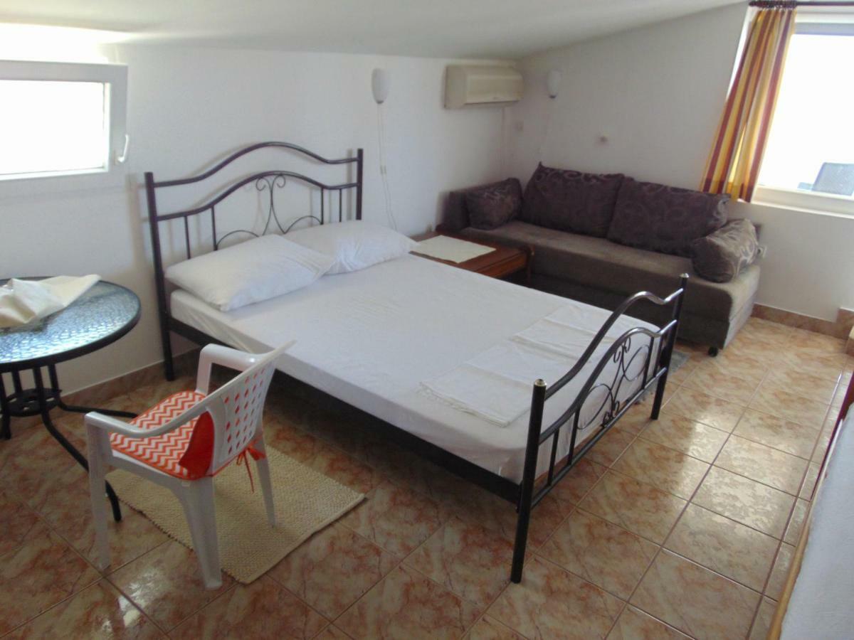 Apartman Ivana Vir Exterior foto